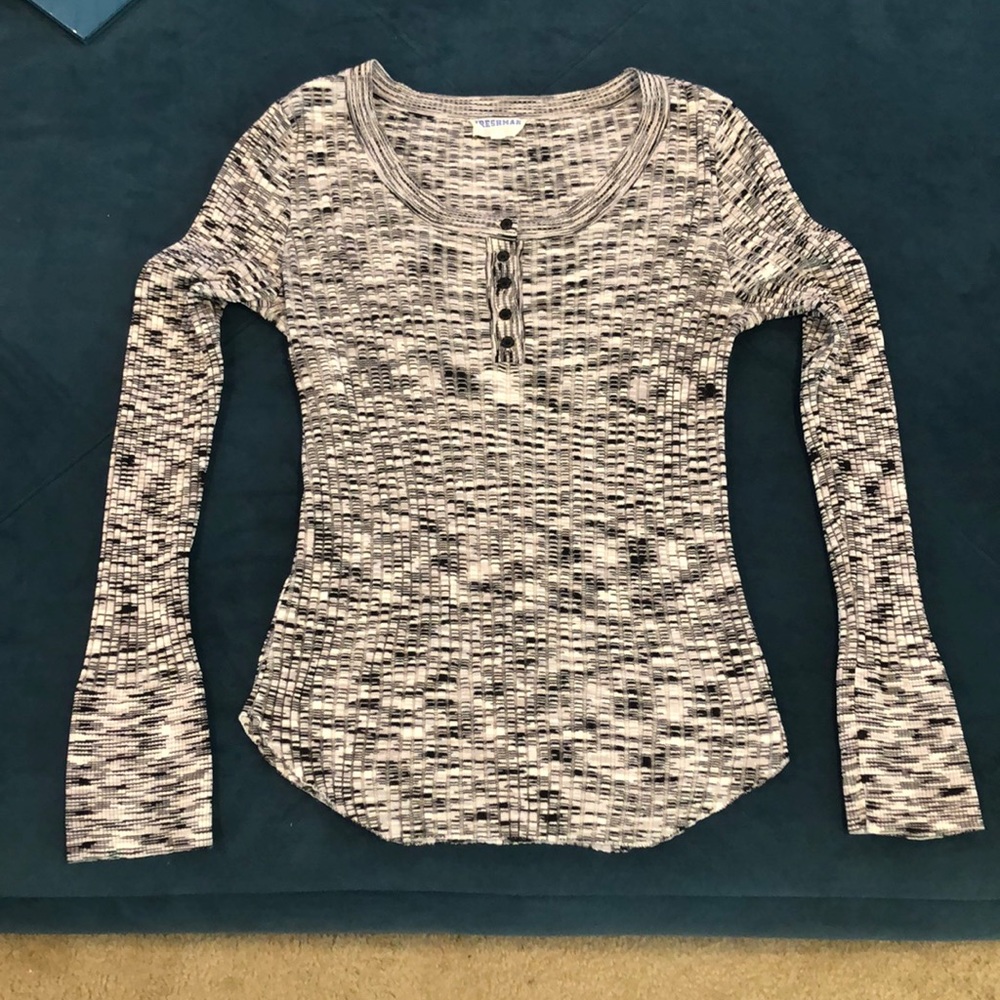 Black and whit sweater
